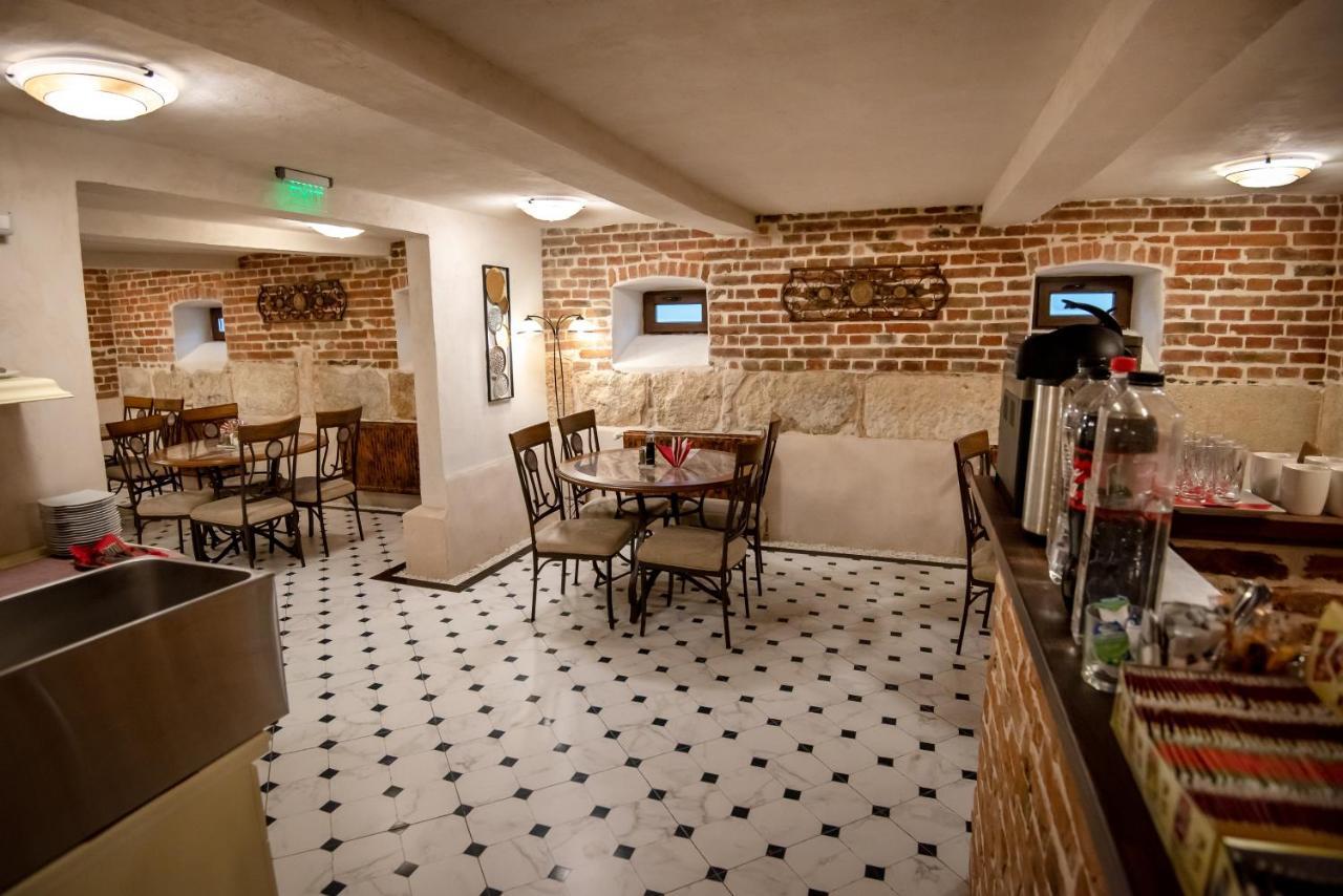 Ana Boutique Bed & Breakfast Alba Iulia Bagian luar foto