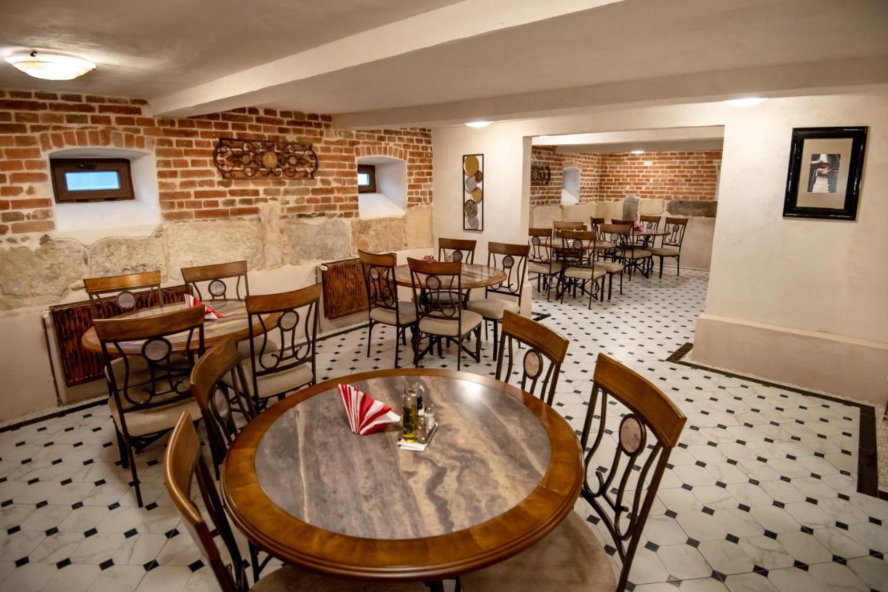 Ana Boutique Bed & Breakfast Alba Iulia Bagian luar foto