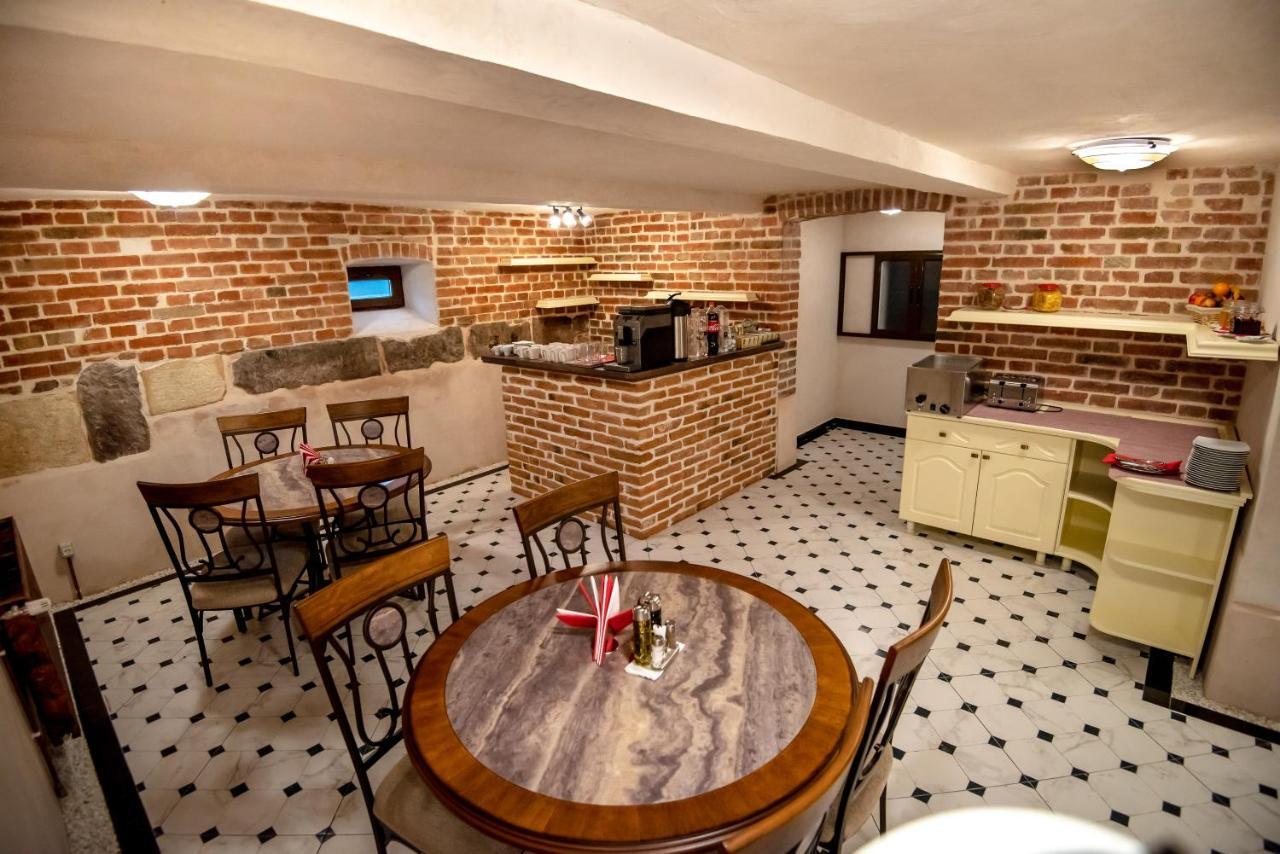 Ana Boutique Bed & Breakfast Alba Iulia Bagian luar foto