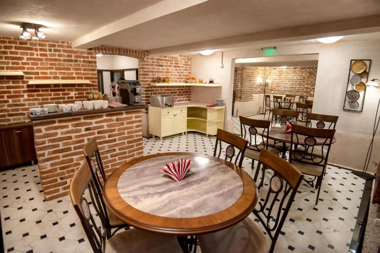 Ana Boutique Bed & Breakfast Alba Iulia Bagian luar foto