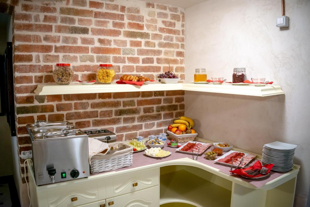 Ana Boutique Bed & Breakfast Alba Iulia Bagian luar foto